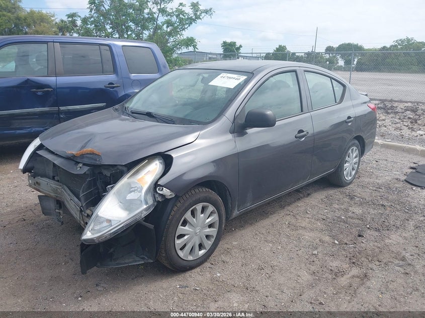 2015 NISSAN VERSA auction photo 2