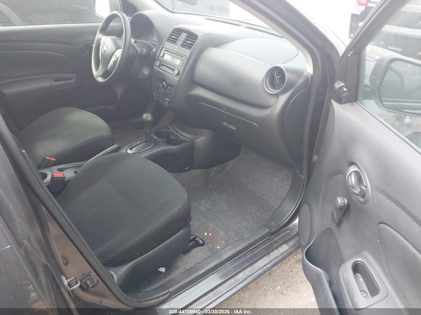 2015 NISSAN VERSA auction photo 5