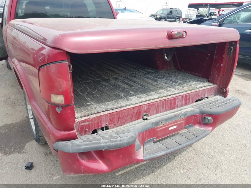 2001 GMC Sonoma Sls VIN: 1GTCS19W018133784 Lot: 44701144