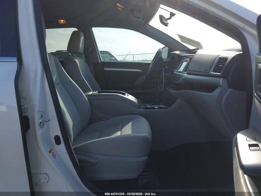 2016 Toyota Highlander Le