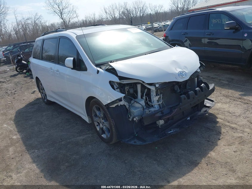 2012 TOYOTA SIENNA SE 8 PASSENGER