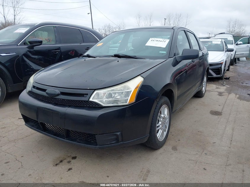 2010 Ford Focus Se 1FAHP3FN8AW238069 photo 1