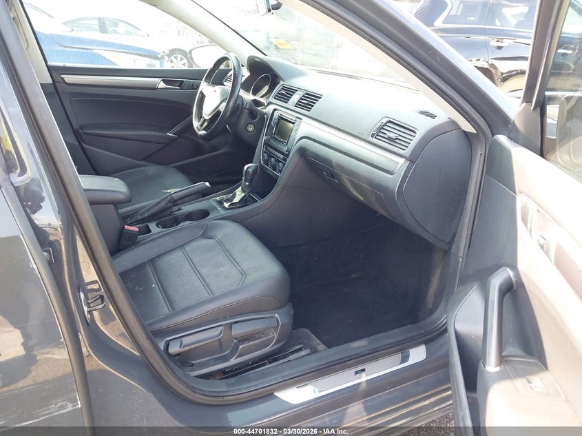 2016 Volkswagen Passat 1.8T R-Line