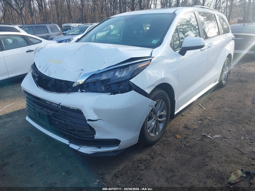 2025 Toyota Sienna Le