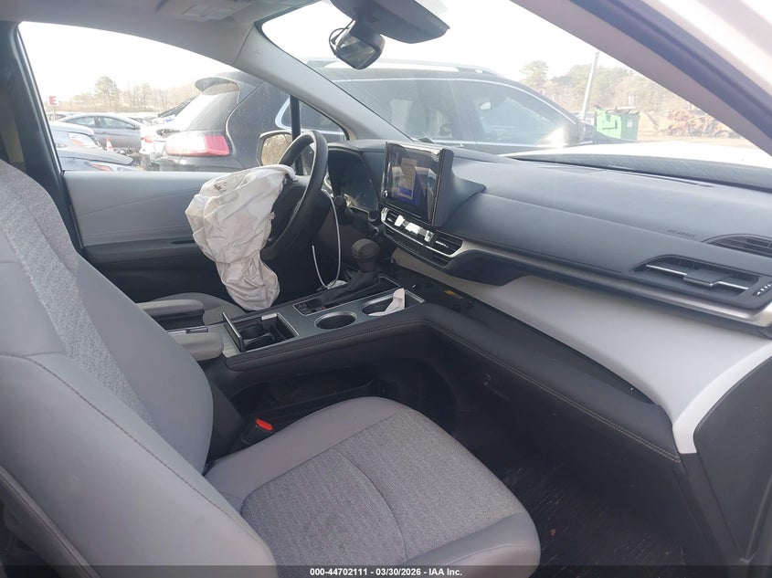 2025 Toyota Sienna Le