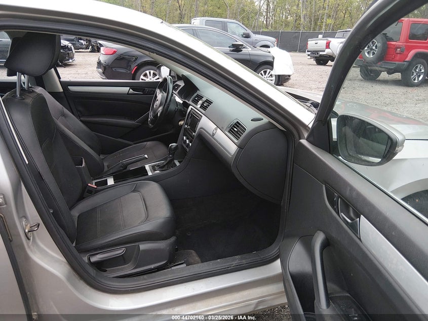2012 Volkswagen Passat 2.5L Se