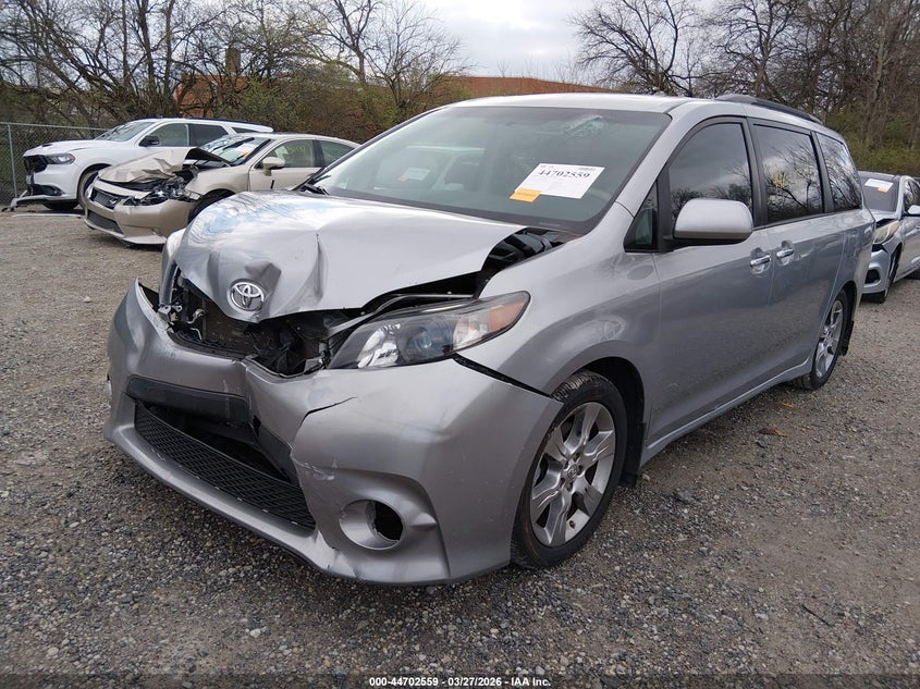 2013 Toyota Sienna Se 8 Passenger