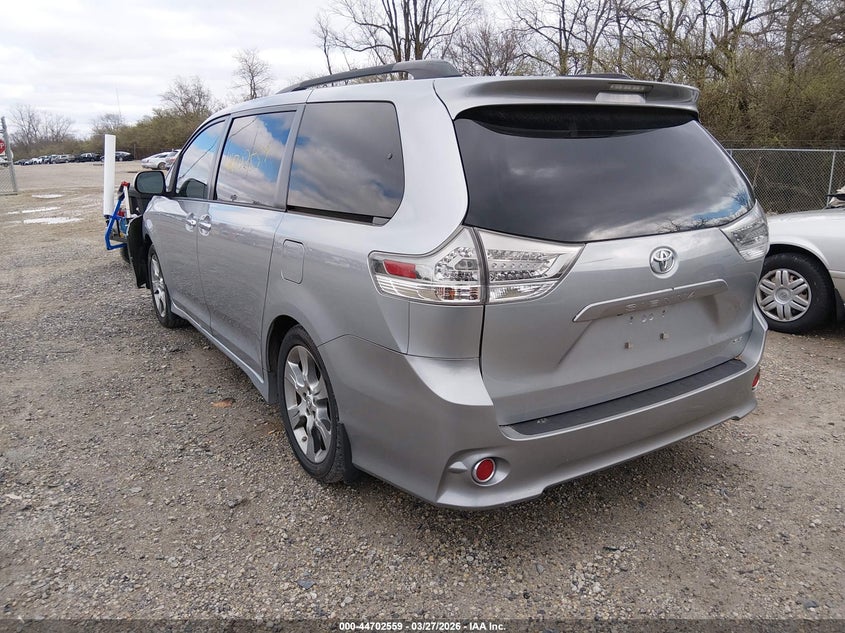 2013 Toyota Sienna Se 8 Passenger
