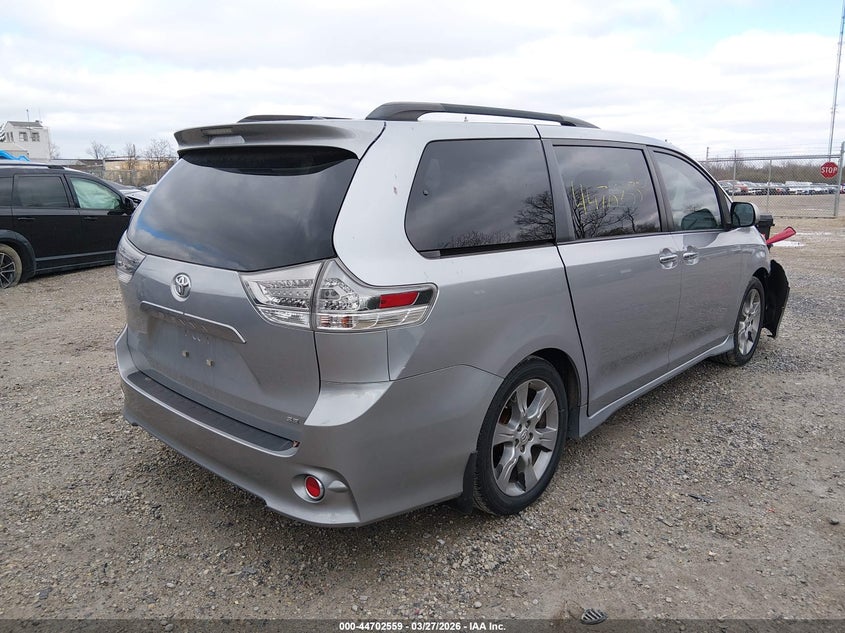2013 Toyota Sienna Se 8 Passenger