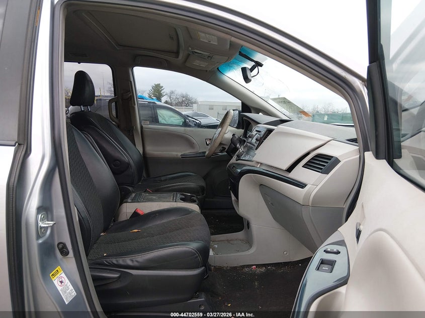 2013 Toyota Sienna Se 8 Passenger