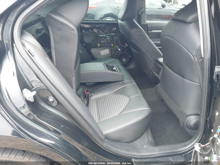 TOYOTA CAMRY - zdjęcie 8
