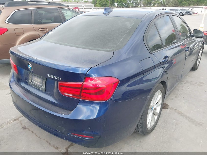Vin: wba8e1g30hnu18306, lot: 45199864, bmw 320i 20174