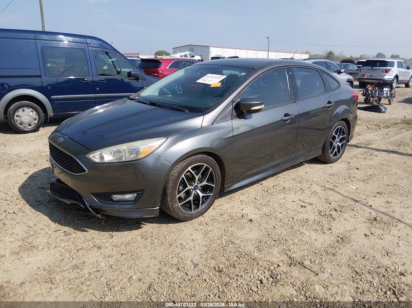 2015 Ford Focus Se 1FADP3F24FL321933 photo 1