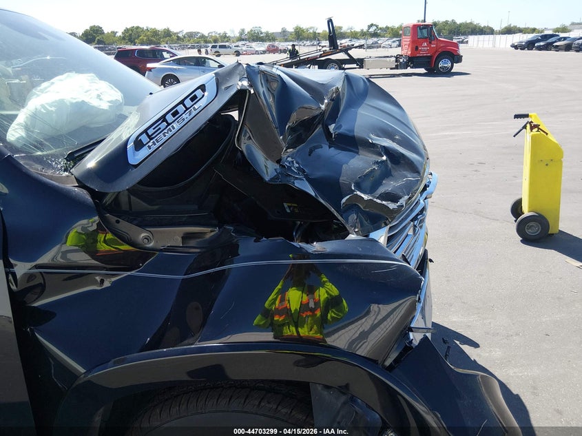 2019 Ram 1500 Laramie 4X2 5'7 Box VIN: 1C6RREJT4KN615862 Lot: 44703299