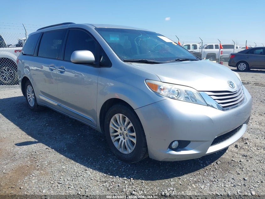 2016 Toyota Sienna Xle 8 Passenger