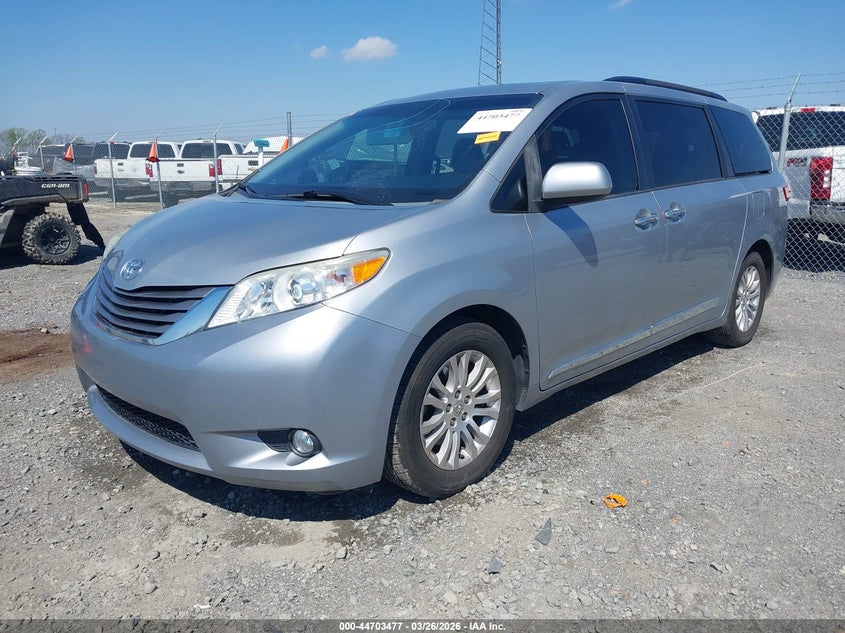 2016 Toyota Sienna Xle 8 Passenger