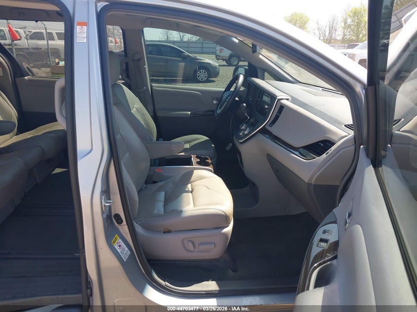2016 Toyota Sienna Xle 8 Passenger