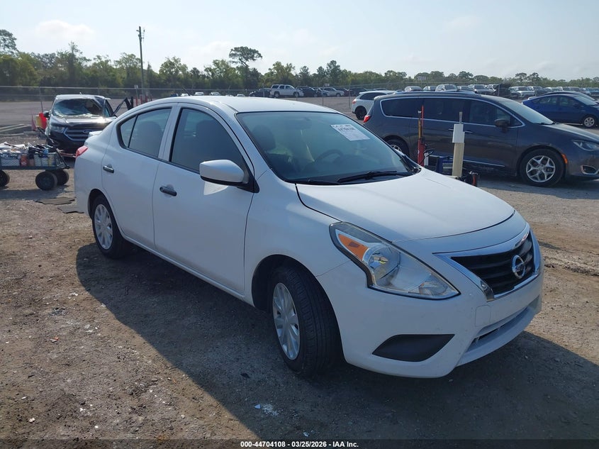 2019 Nissan Versa 1.6 S+