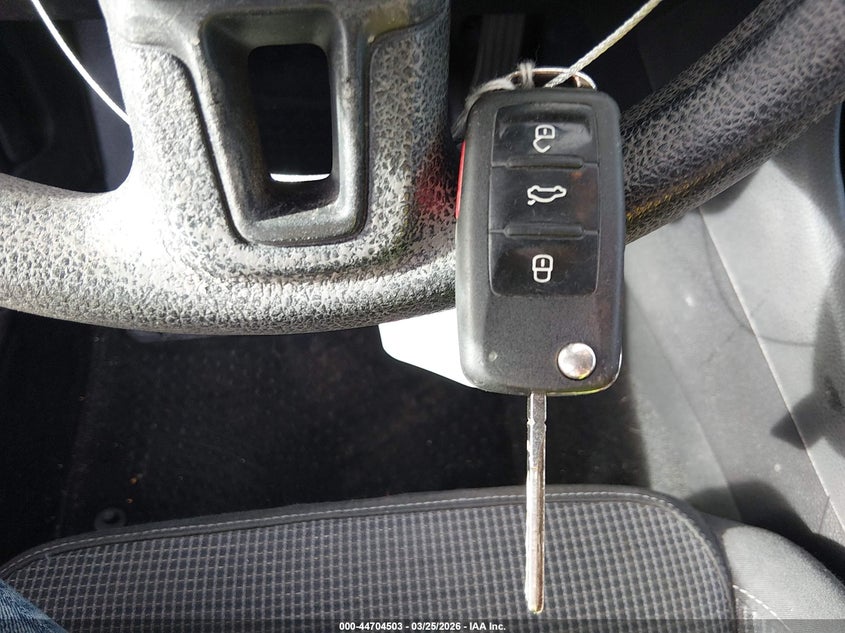 2011 Volkswagen Golf 2.5L 4-Door VIN: WVWDA7AJ7BW250947 Lot: 44704503