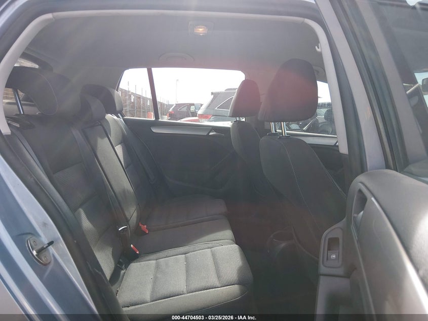 2011 Volkswagen Golf 2.5L 4-Door VIN: WVWDA7AJ7BW250947 Lot: 44704503