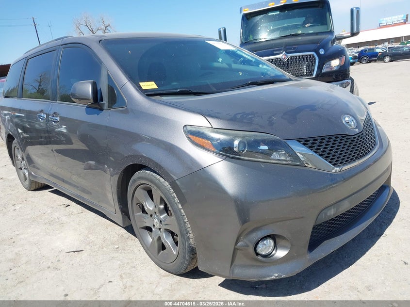 2016 TOYOTA SIENNA SE 8 PASSENGER