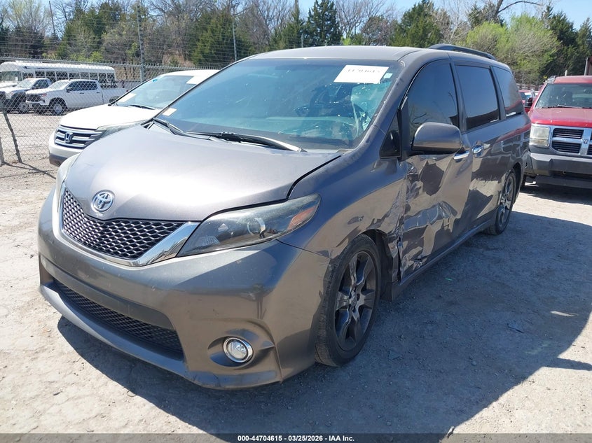 5TDXK3DC8GS700869 2016 TOYOTA SIENNA SE 8 PASSENGER photo 1