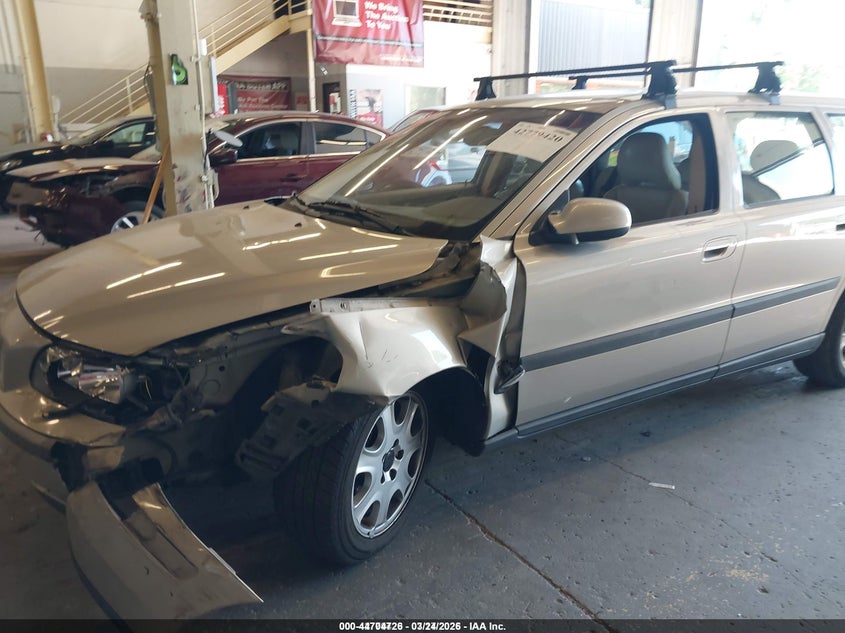 2002 Volvo V70 T5 A Sr/T5 M Sr VIN: YV1SW53D021179196 Lot: 44704726