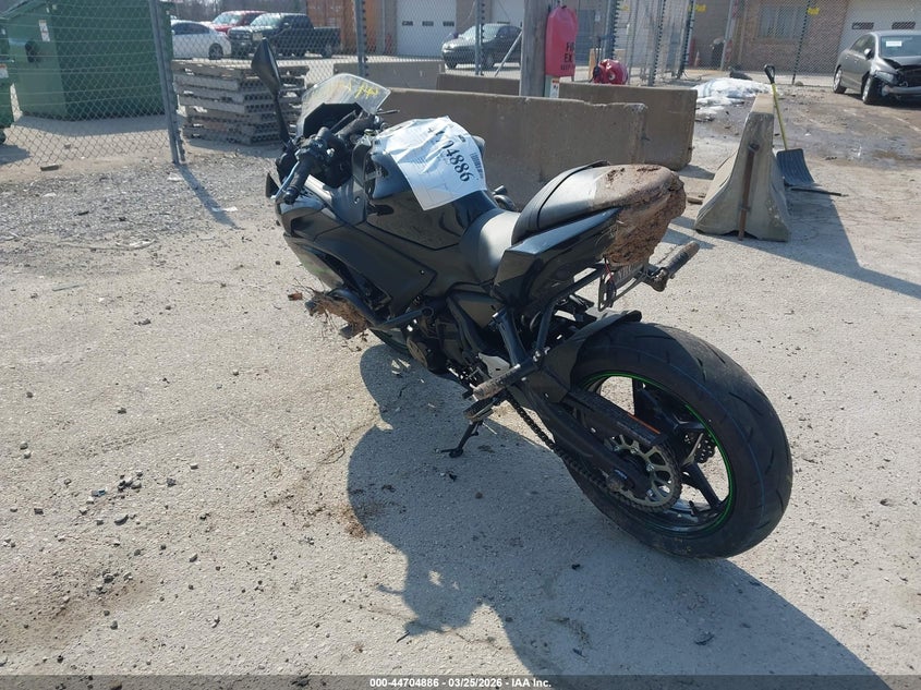 2025 Kawasaki Ex650 R