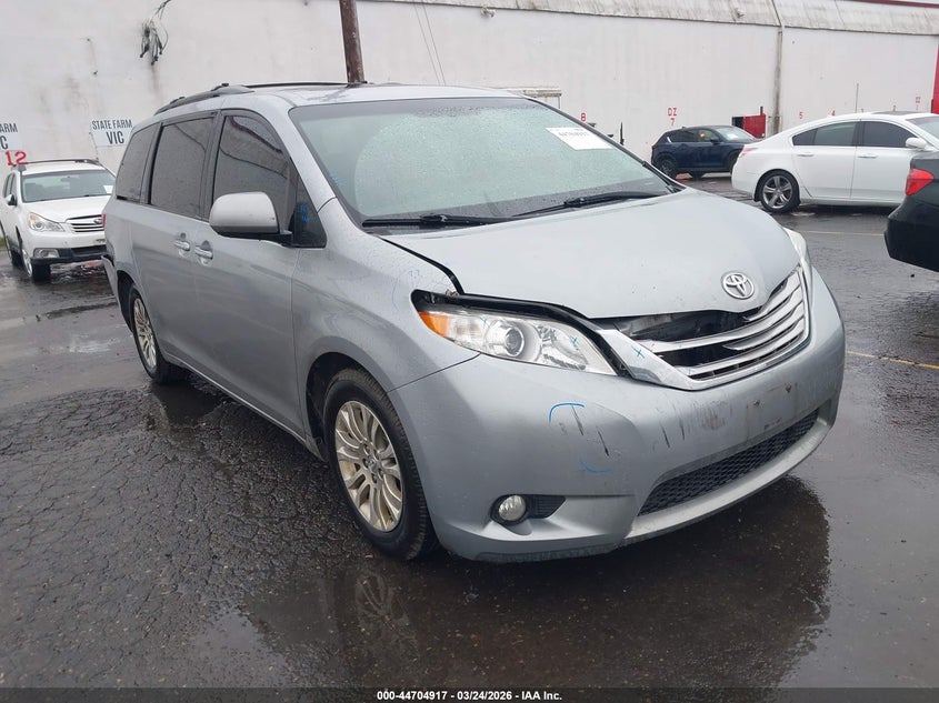 2015 Toyota Sienna Xle Premium 8 Passenger