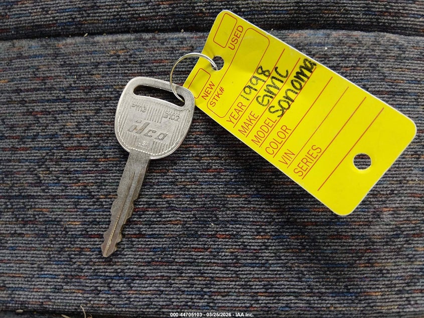 1998 GMC Sonoma Sls VIN: 1GTCS1949W8502471 Lot: 44705103