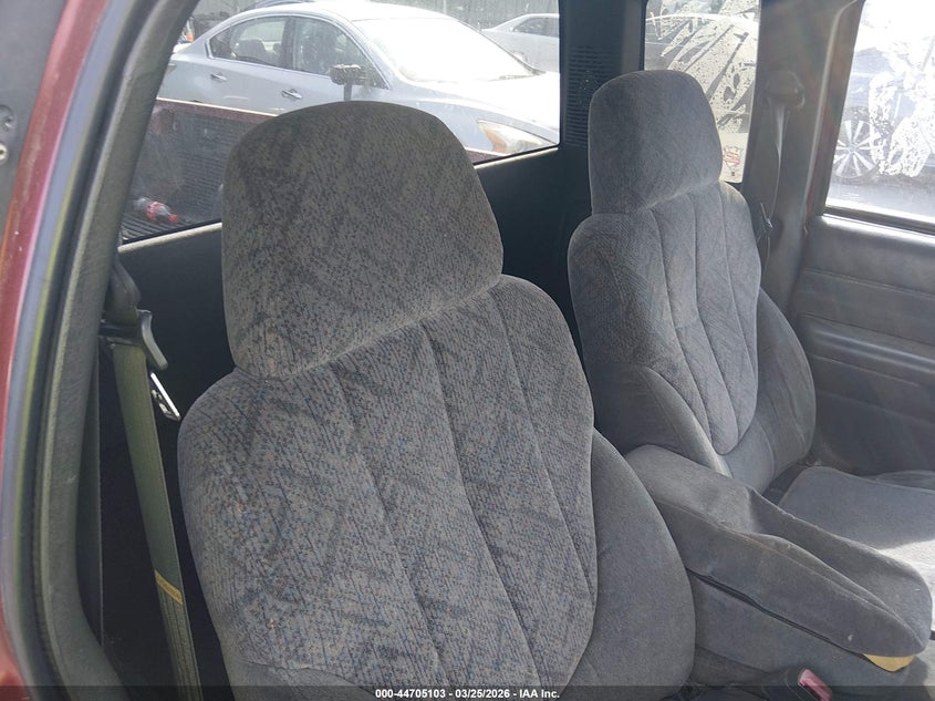 1998 GMC Sonoma Sls VIN: 1GTCS1949W8502471 Lot: 44705103