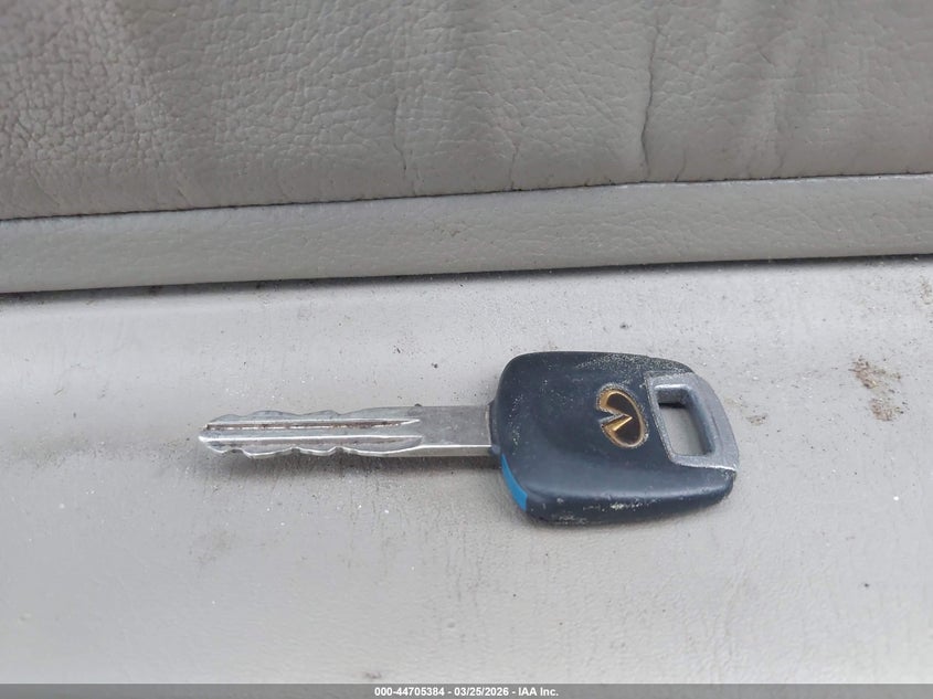 2000 Infiniti G20 Luxury/Touring VIN: JNKCP11A4YT311879 Lot: 44705384