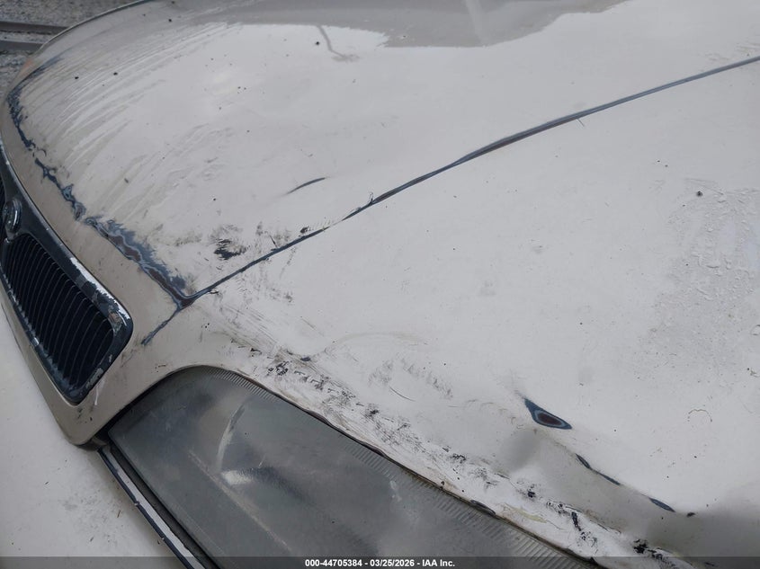 2000 Infiniti G20 Luxury/Touring VIN: JNKCP11A4YT311879 Lot: 44705384