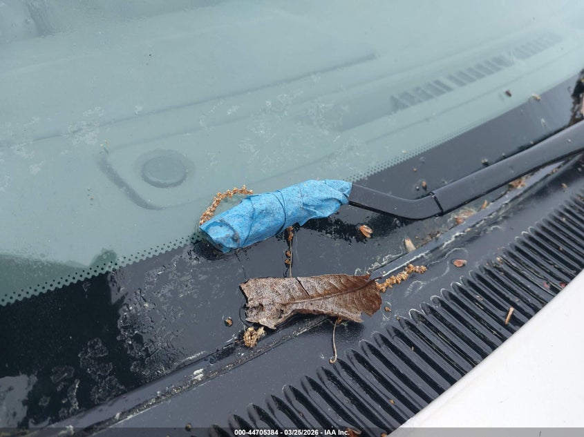 2000 Infiniti G20 Luxury/Touring VIN: JNKCP11A4YT311879 Lot: 44705384