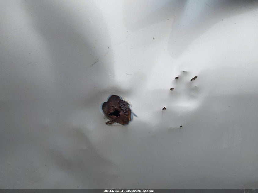 2000 Infiniti G20 Luxury/Touring VIN: JNKCP11A4YT311879 Lot: 44705384