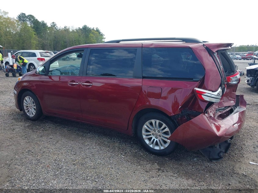 2015 Toyota Sienna Xle 8 Passenger