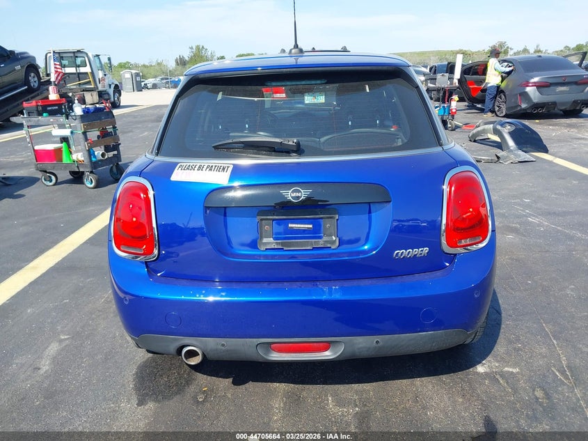 2021 Mini Hardtop Oxford Edition VIN: WMWXU7C09M2N55494 Lot: 44705664