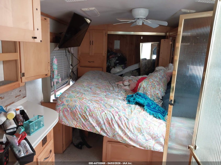 2001 SPARTAN MOTORS MOTORHOME auction photo 8
