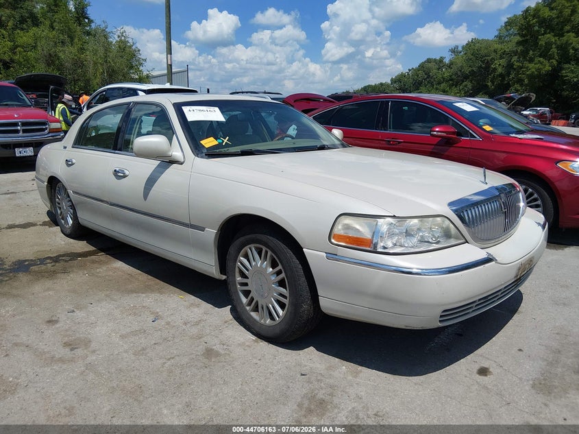 2007 Lincoln Town Car Signature Limited