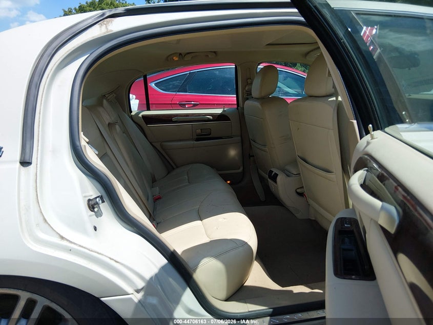 2007 Lincoln Town Car Signature Limited VIN: 1LNHM82V07Y612916 Lot: 44706163