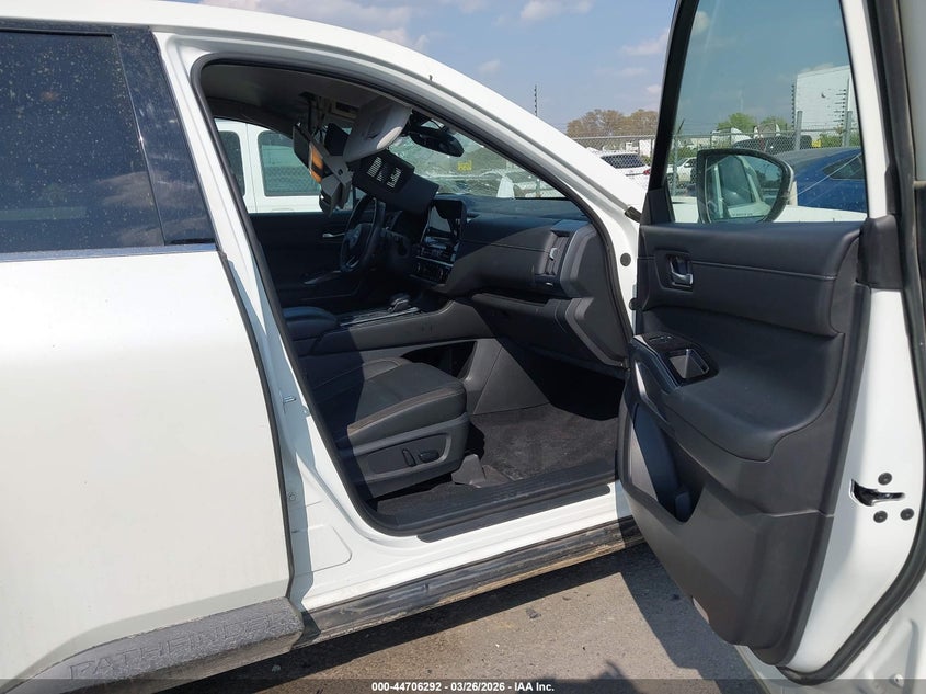 2022 Nissan Pathfinder Sl 4Wd