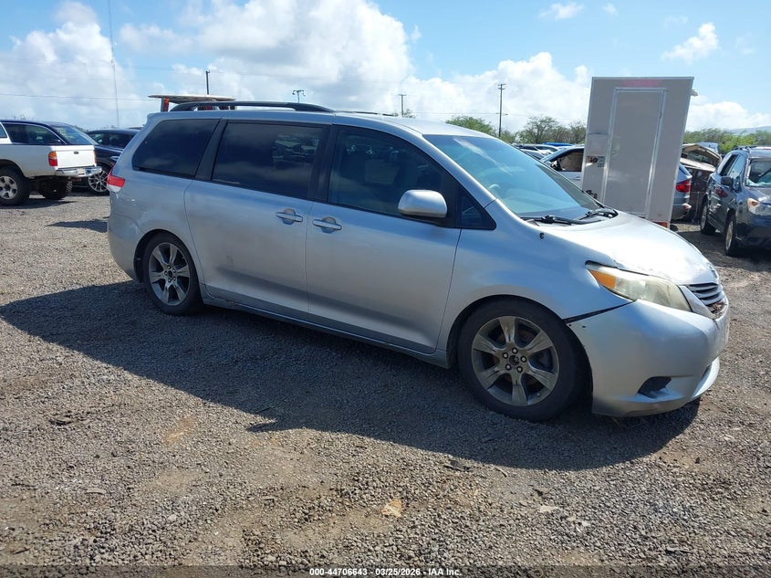 2011 TOYOTA SIENNA LE V6