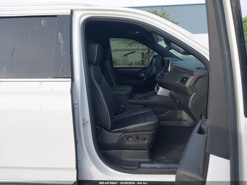 2024 GMC YUKON XL auction photo 5