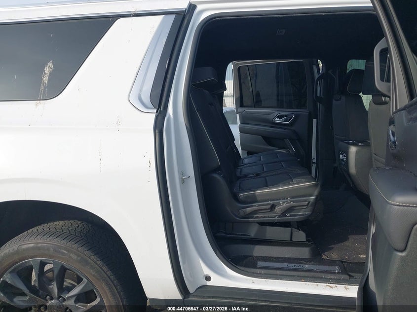 2024 GMC YUKON XL auction photo 8