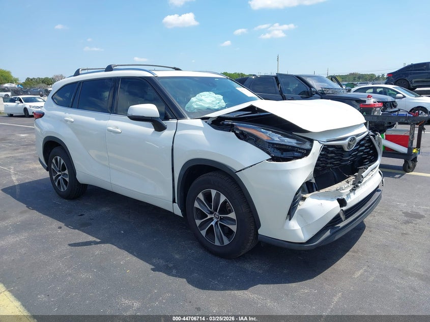 2020 Toyota Highlander Xle