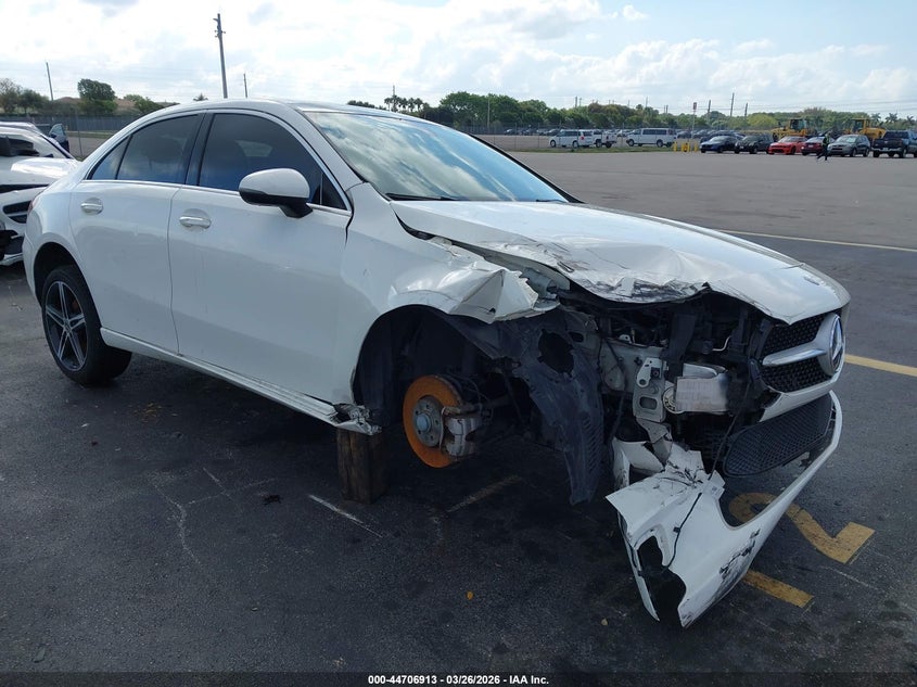 2020 Mercedes-Benz A 220
