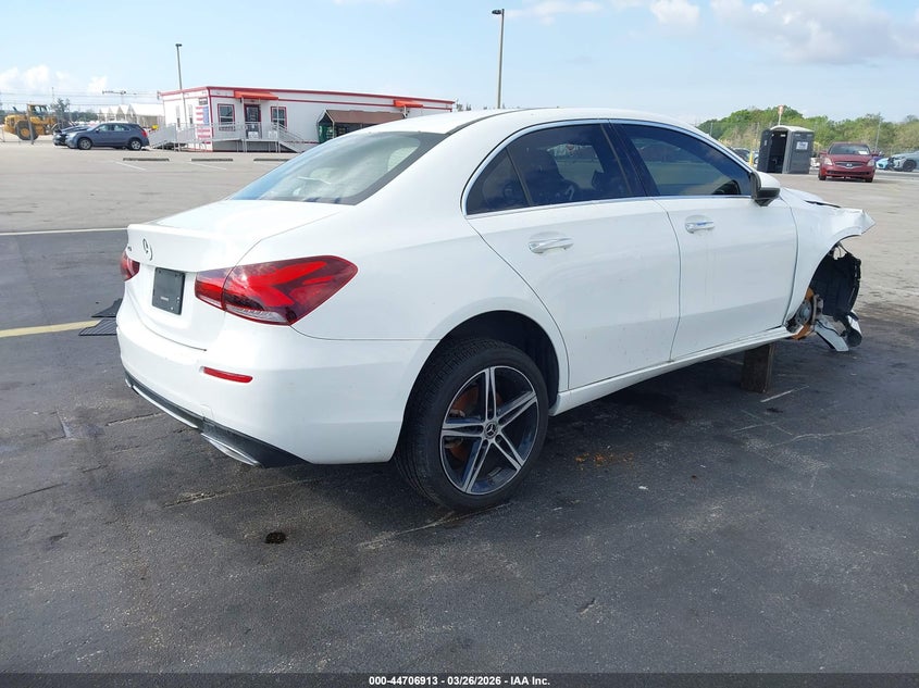 2020 Mercedes-Benz A 220