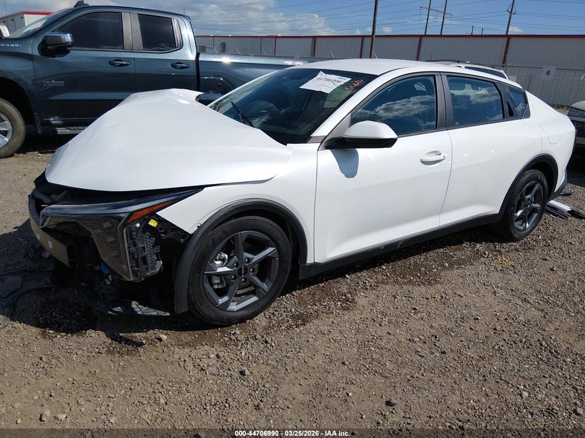 Vin: 3kpft4de5se140330, lot: 45204121, kia k4 lxs 20252