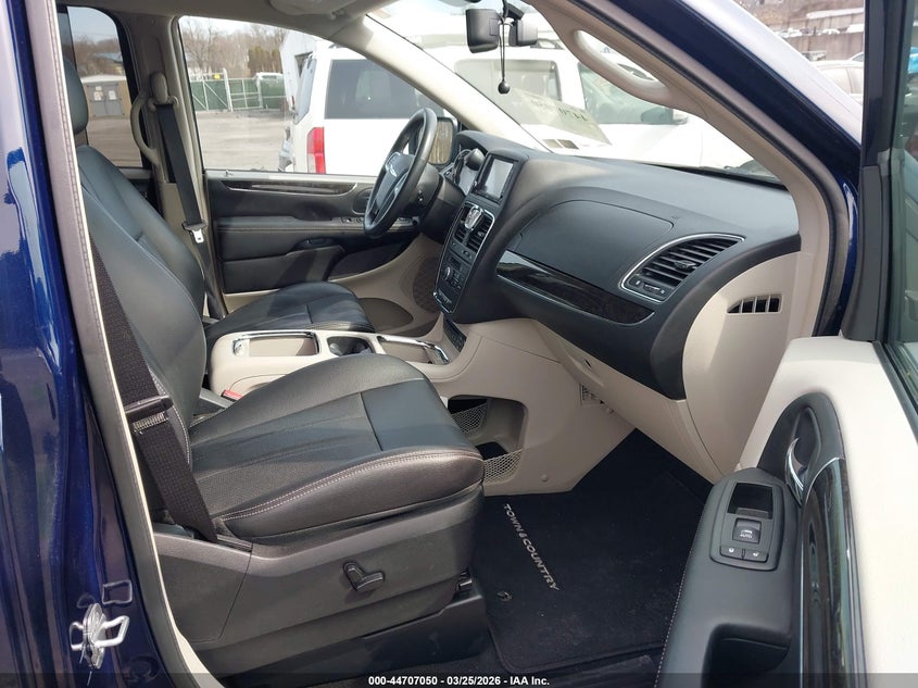 2013 Chrysler Town & Country Touring-L