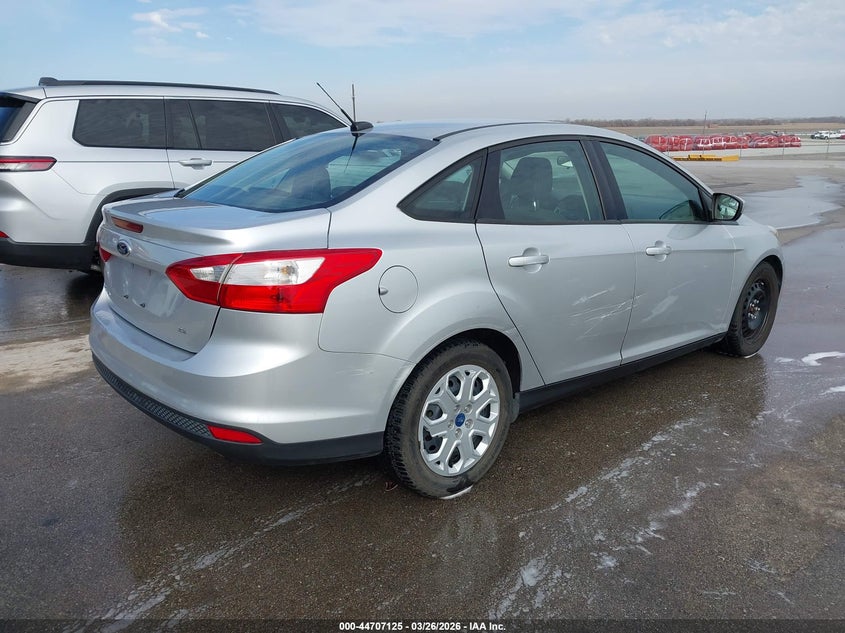 1FAHP3F24CL201580 2012 Ford Focus 2.0 Se silver